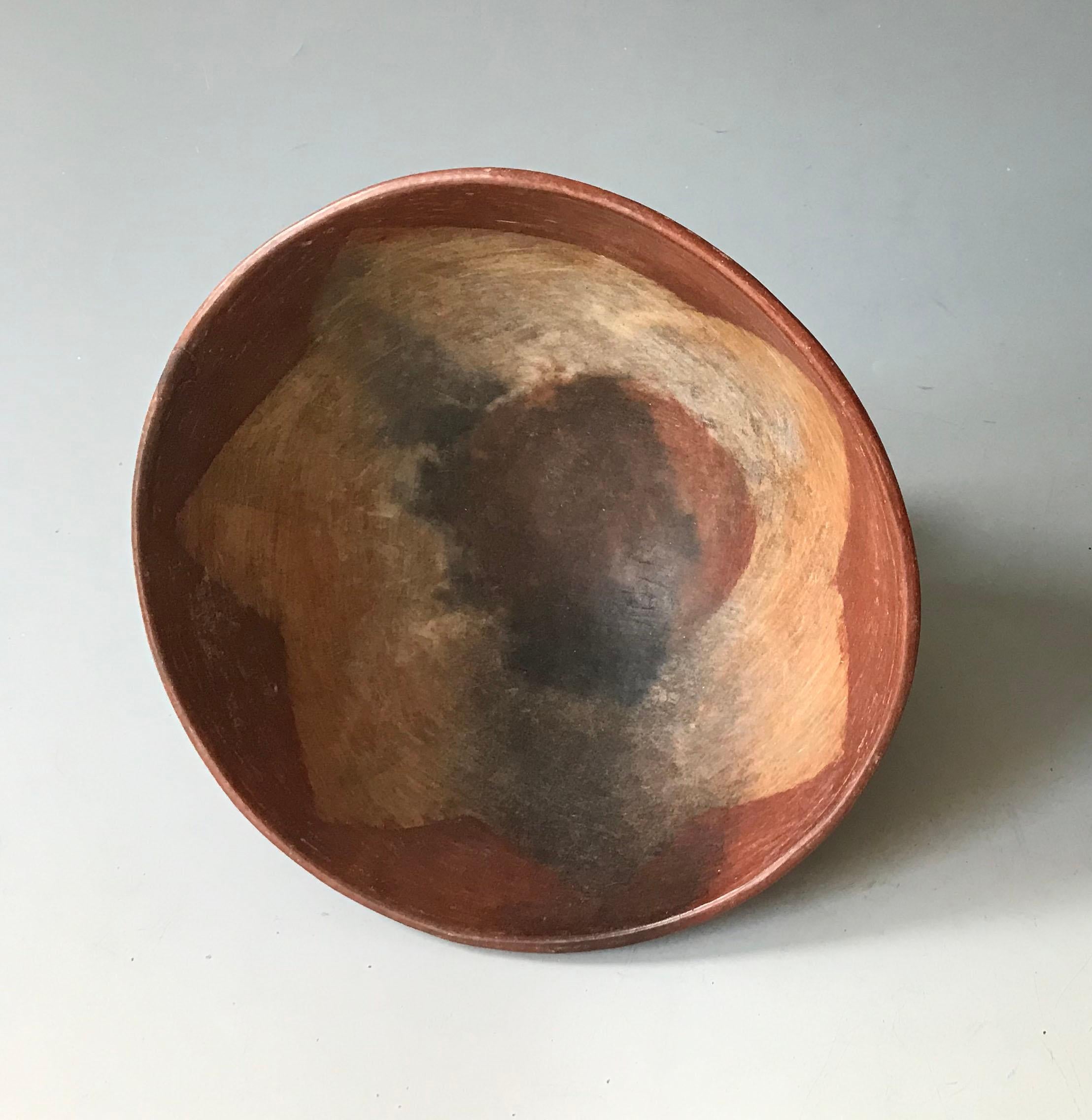 Bol étoilé de la poterie peinte précolombienne Charci/Narino Abîmé - En vente à London, GB