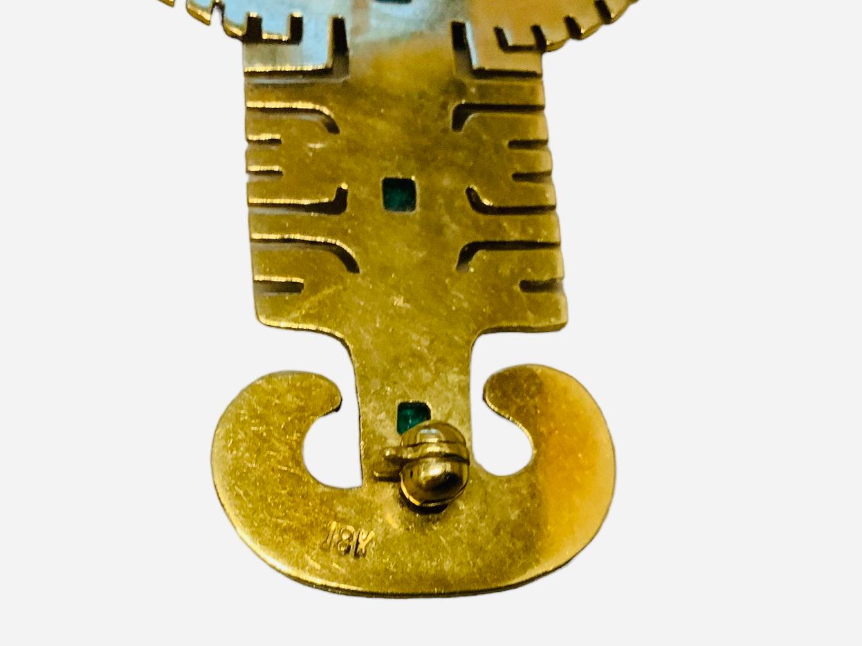 Pre-Columbianische Kunst 18k Gelbgold und Smaragd Brosche/Anhänger  im Angebot 4
