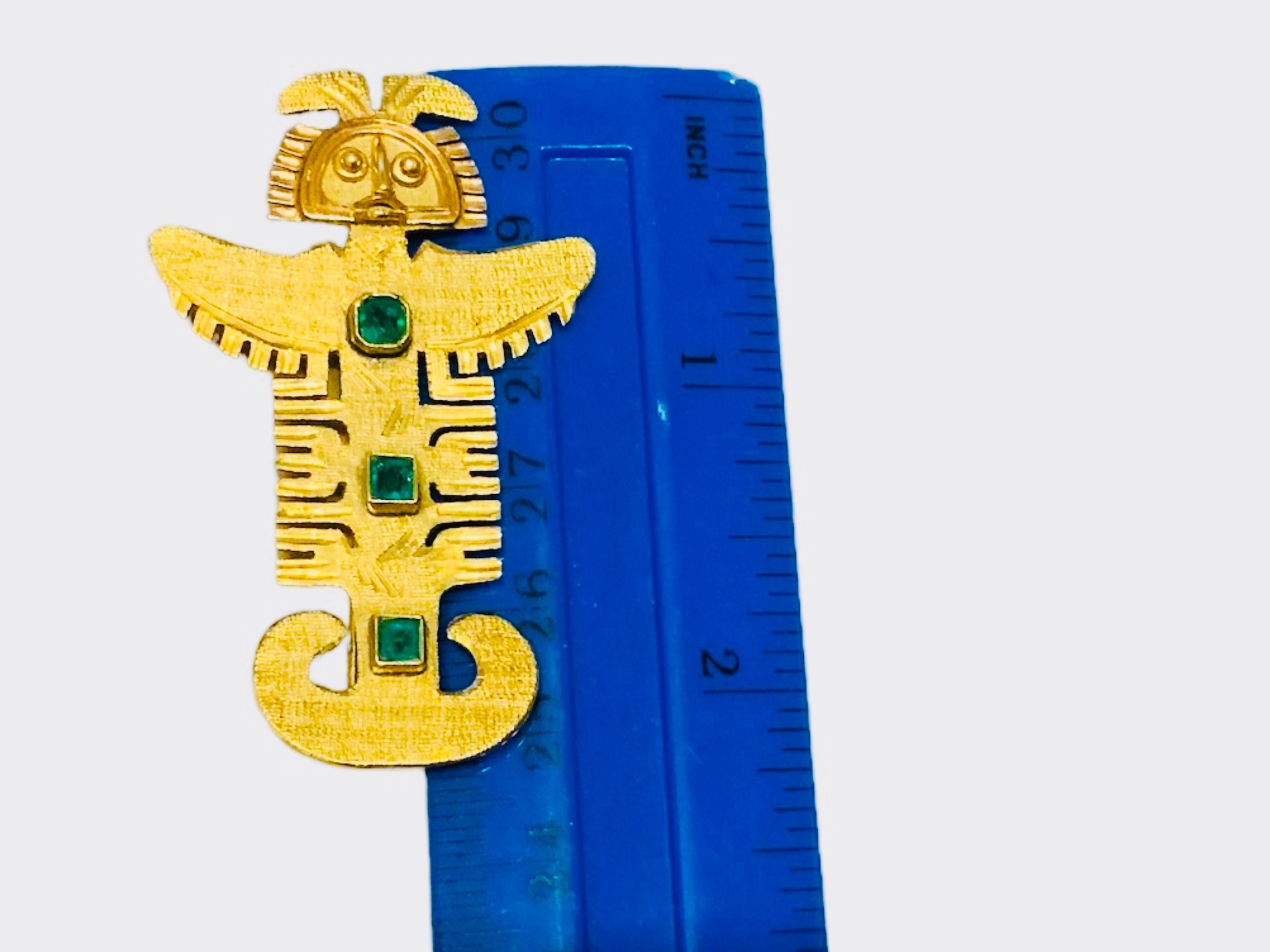 Pre-Columbianische Kunst 18k Gelbgold und Smaragd Brosche/Anhänger  im Angebot 6