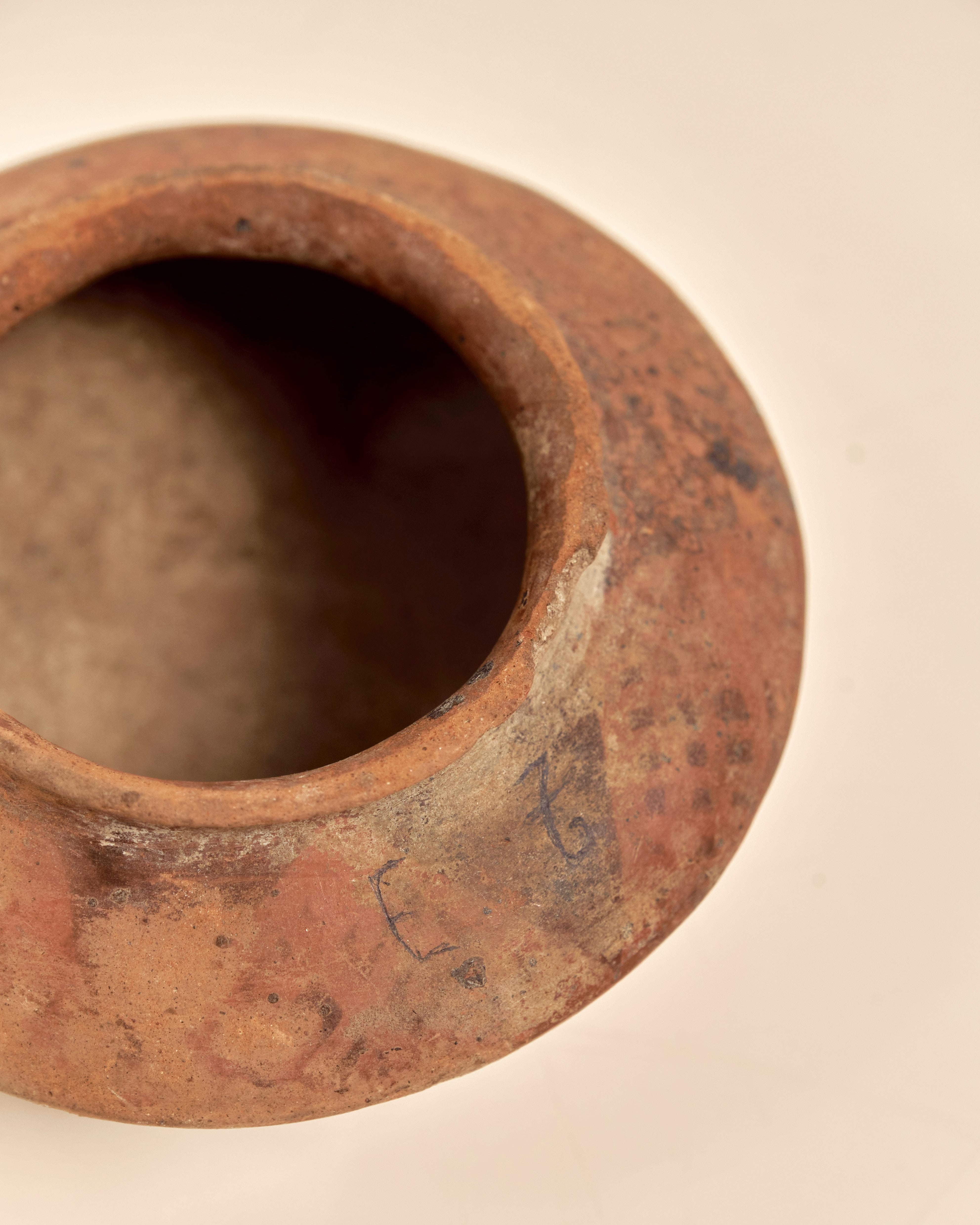 Pre-Columbian Ceramic Wide Mouth Bowl In Good Condition For Sale In Brooklyn, NY