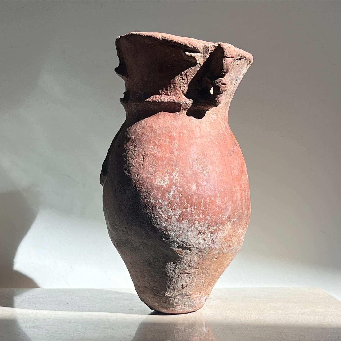 Pre-Columbian Pre Columbian clay pottery vessel  For Sale