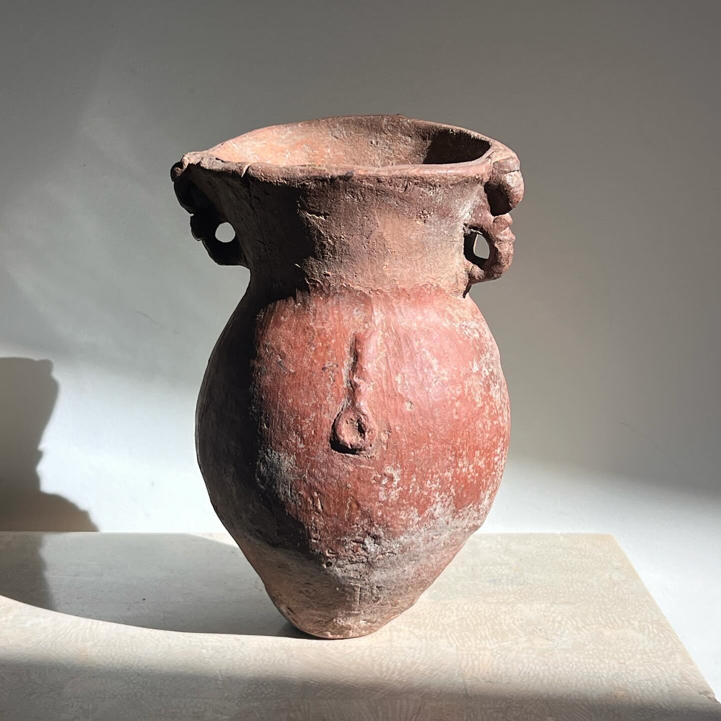 Pre Columbian clay pottery vessel  For Sale 1