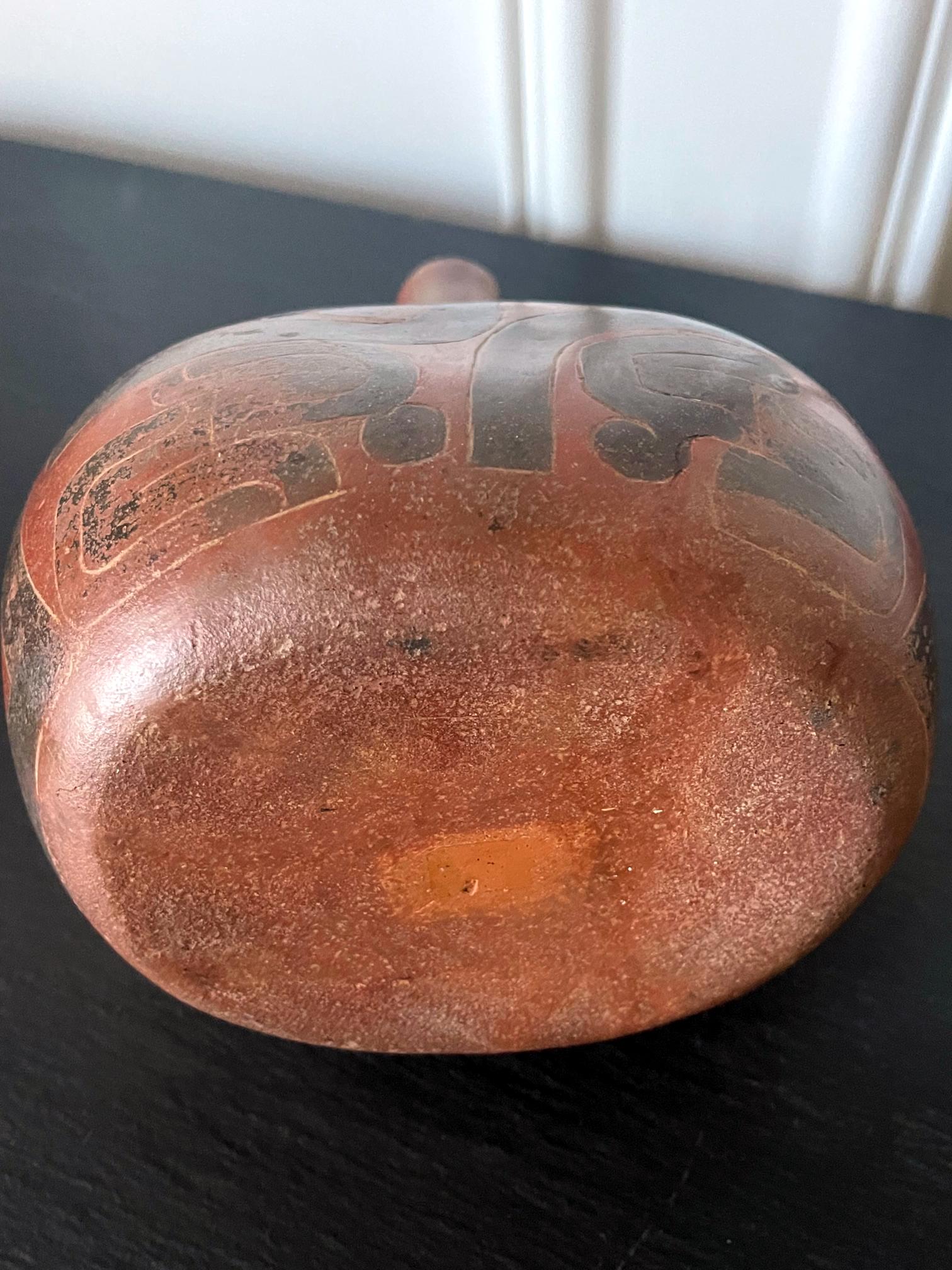Pre-Columbian Cupisnique Stirrup Vessel from Peru For Sale 4