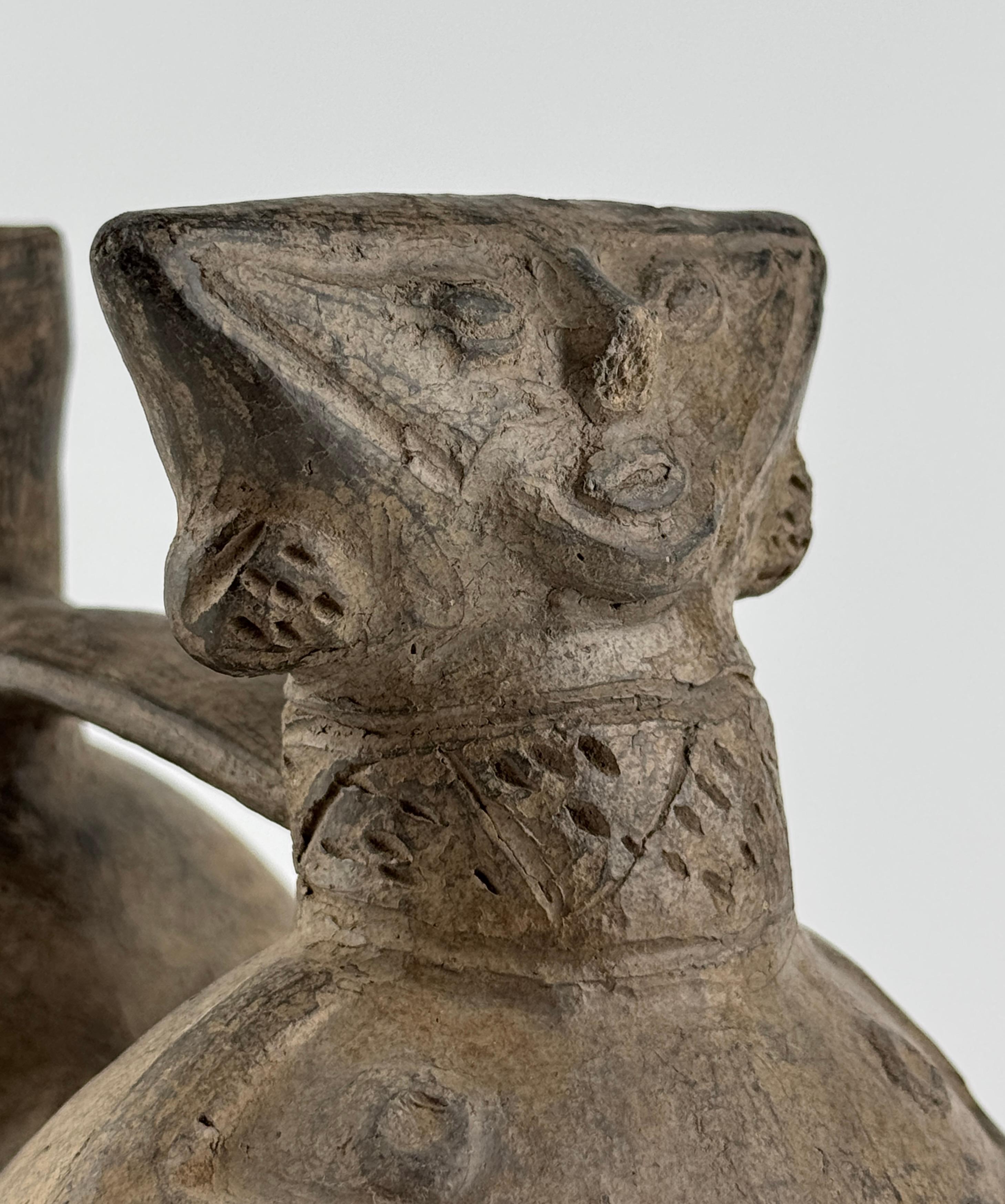 Pre Columbian Double-Spouted Anthropomorphic Vessel In Good Condition For Sale In seoul, KR