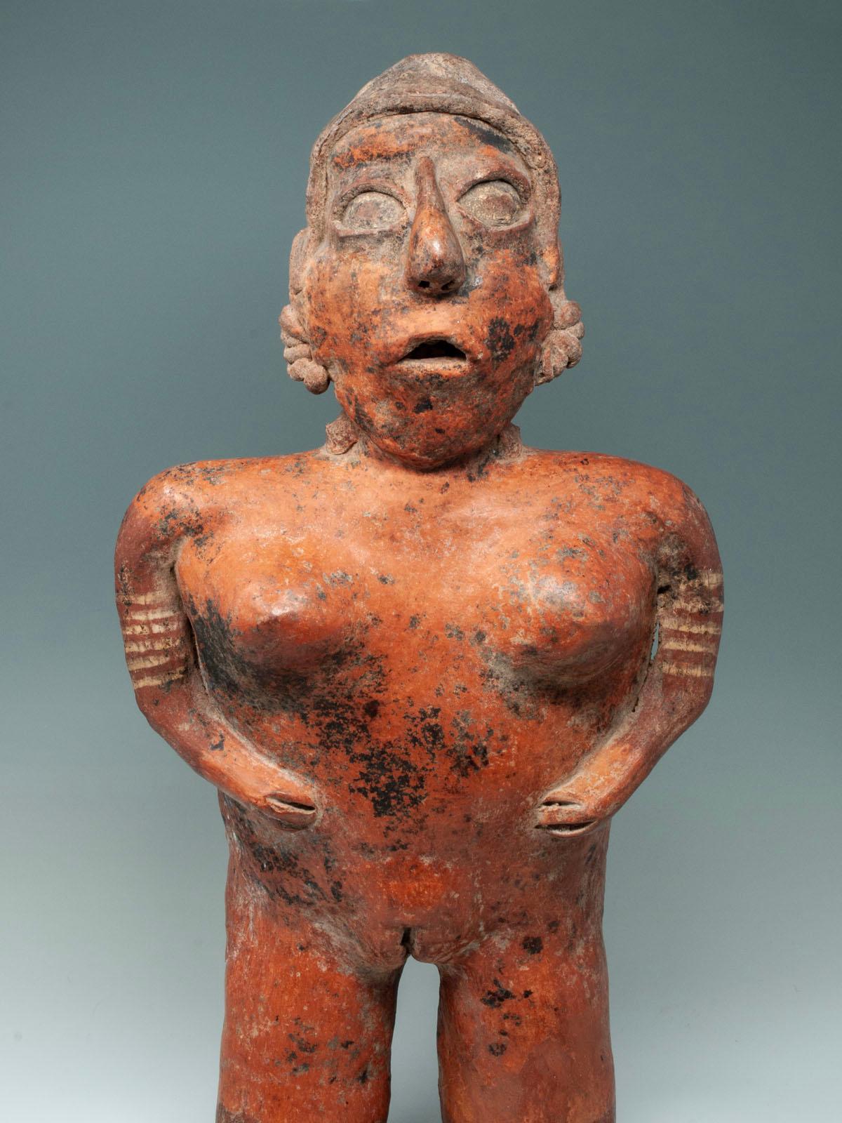 Figura femminile in terracotta Pre-Columbian, Nayarit, Messico In condizioni buone in vendita a Point Richmond, CA