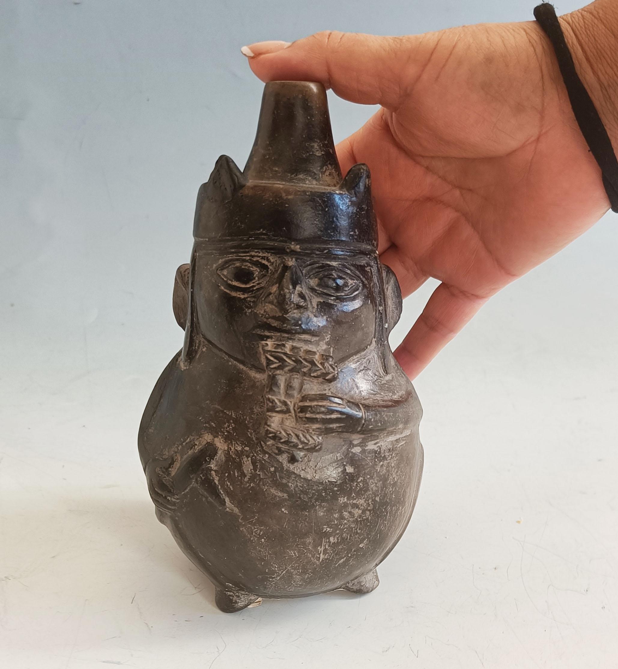 Rara vasija moche precolombina con retrato - Músico Arte latinoamericano siglo XVIII y antes en venta