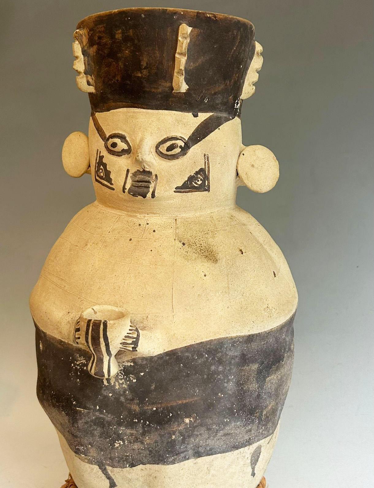 Fatto a mano Pre Columbian Large Chancay  Cuchimilco Urn South American Antiques in vendita