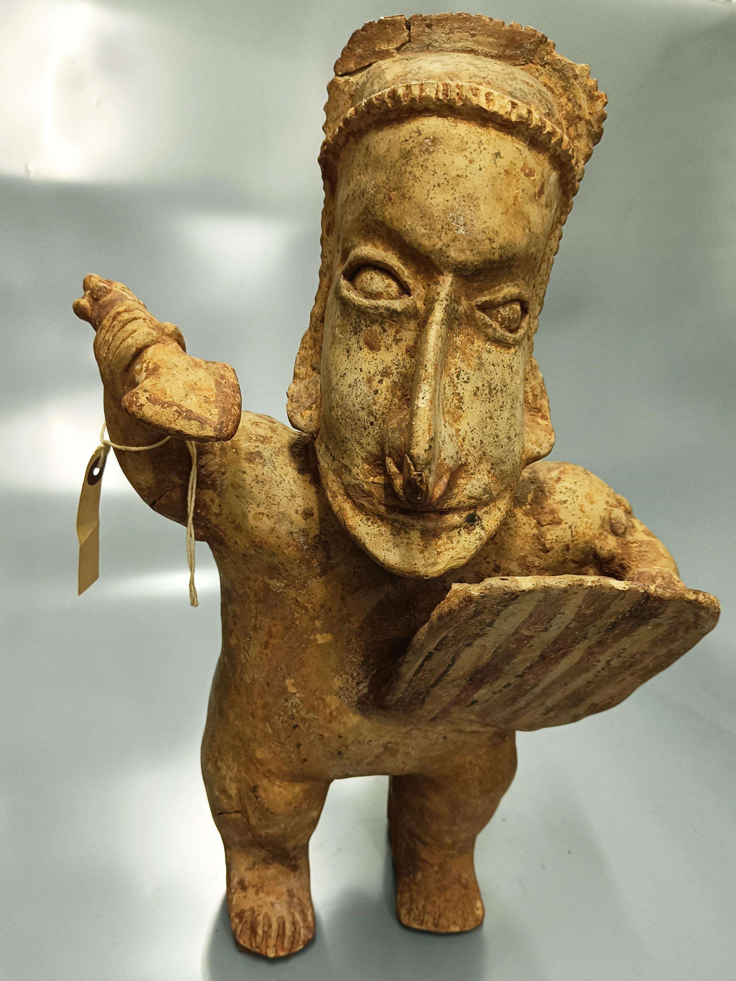 Fino al XVIII secolo Figura Pre-Columbian di grandi dimensioni di Jalisco, Messico Occidentale, D.C. B. & C. 100-300 D.C. in vendita