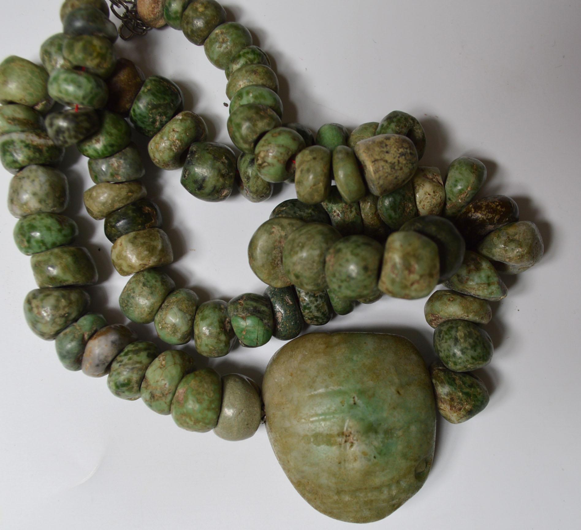 Pre Columbian Maya Jadeite Necklace with Pendant In Good Condition In London, GB