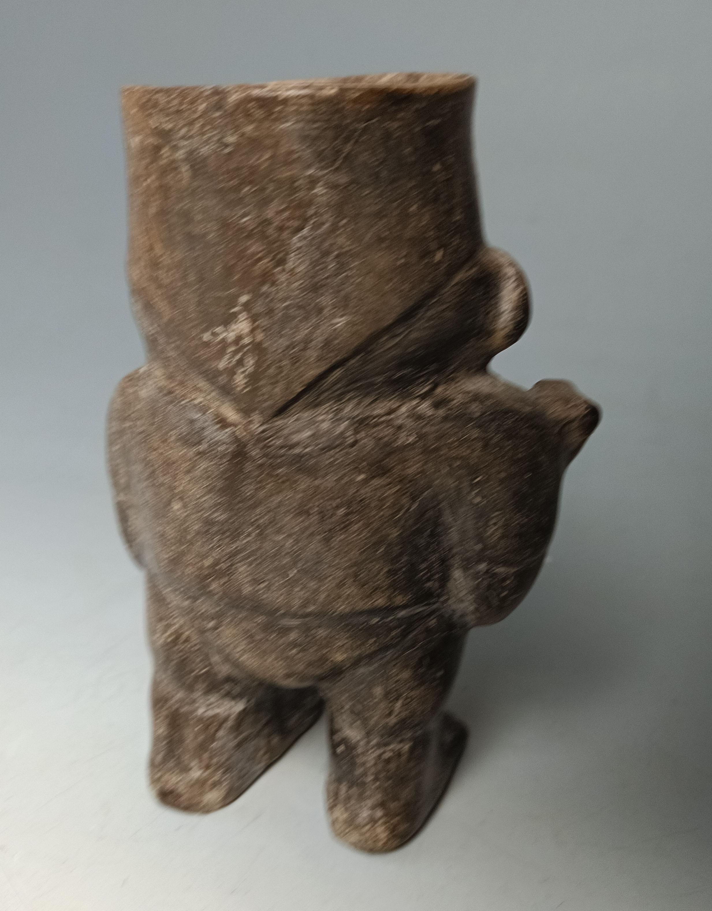 Pre Columbian  Rare Moche Warrior Vessel South Latin American Antiques Art In Fair Condition For Sale In London, GB