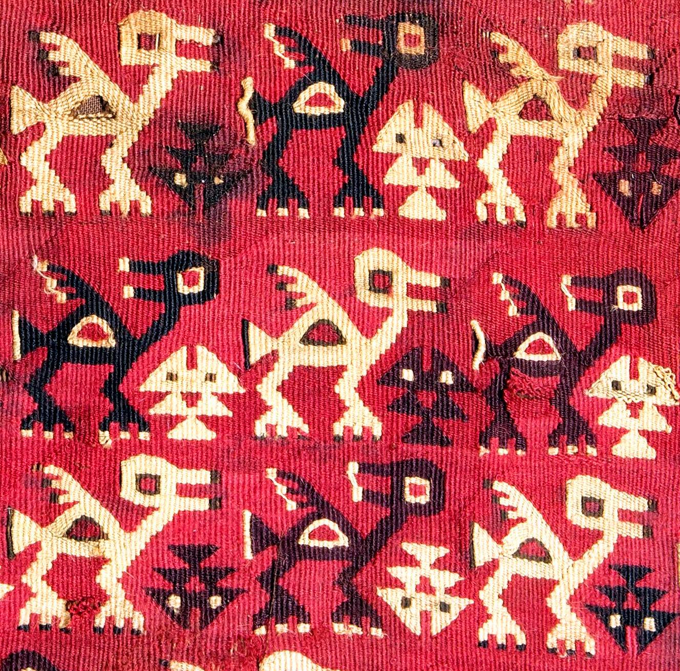Pre-Columbian Multi-Color Chancay Textile, Cubist Animals, Peru 1100-1400 AD In Excellent Condition For Sale In San Pedro Garza Garcia, Nuevo Leon