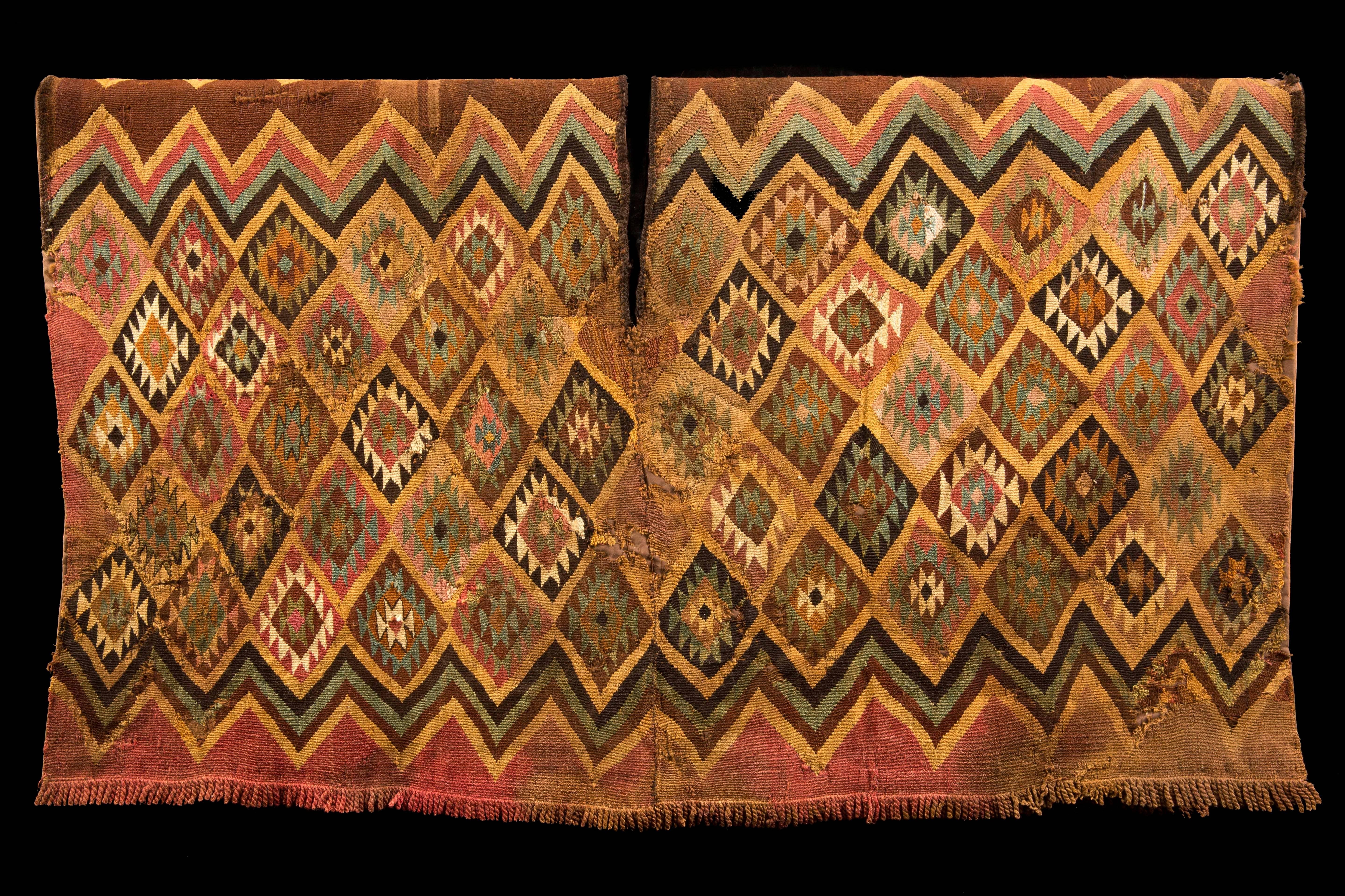 Tessuto precolombiano Nazca Unku a forma di diamante multicolore, Perù, 200-400 d.C. In condizioni ottime in vendita a San Pedro Garza Garcia, Nuevo Leon