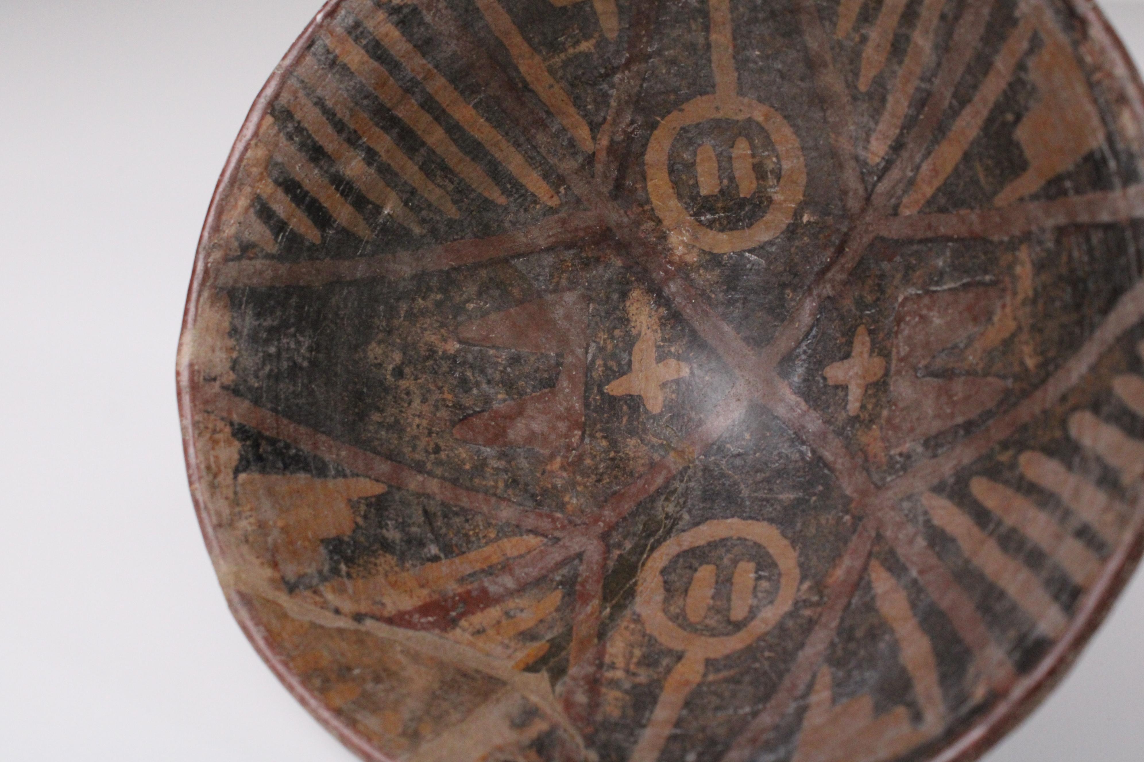 18th Century and Earlier Pre-Columbian Nariño Footed Polychrome Bowl For Sale