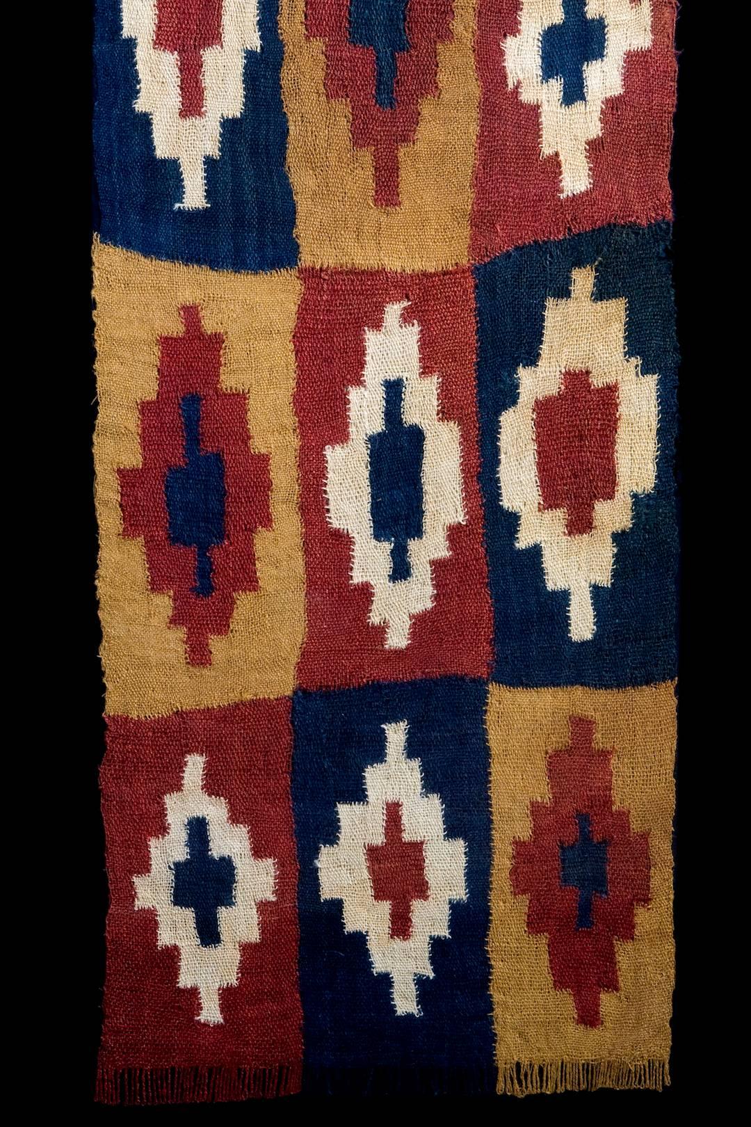 Pre-Columbian Nazca Cross-Patterned Textile, Peru, 300-600 AD, Ex-Sotheby's In Excellent Condition For Sale In San Pedro Garza Garcia, Nuevo Leon