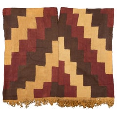 Präkolumbianischer Nazca-Poncho aus gestufter Textil, Nazca, Peru, 200-400 n. Chr.