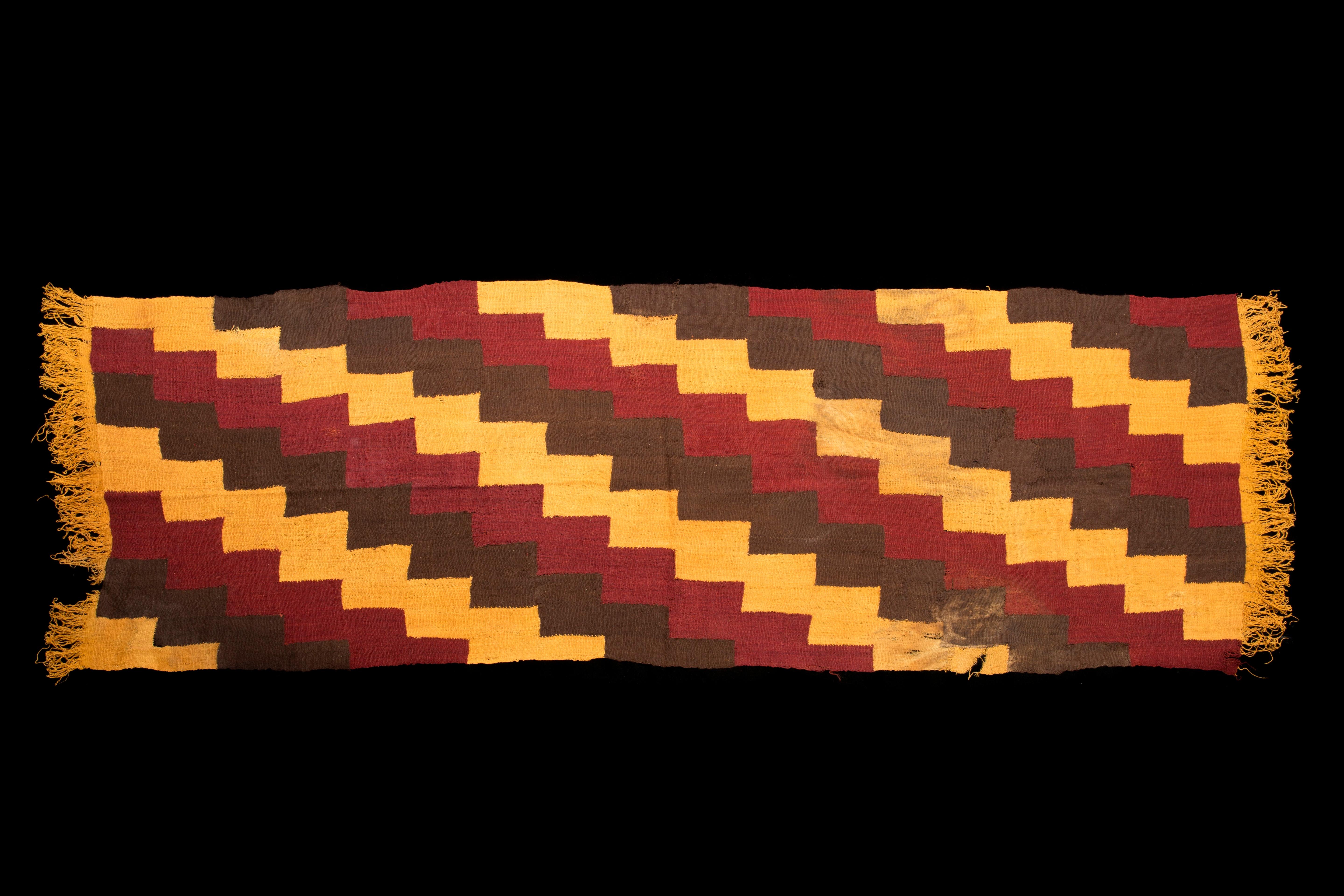 Peruvian Pre-Columbian Nazca Textile, Stepped Zig-Zag Design, Nazca Peru 200-400 AD For Sale