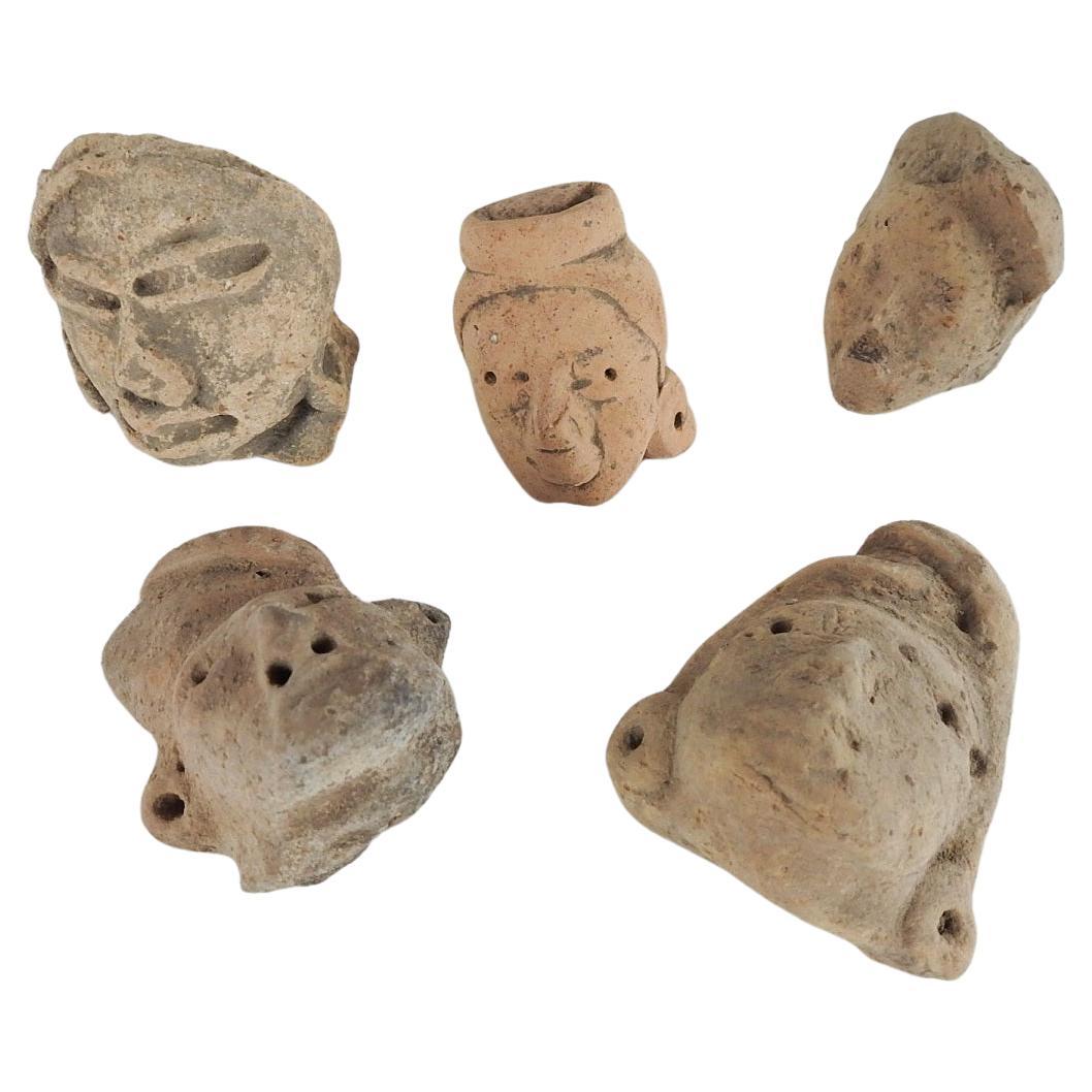 Collection de fragments de têtes de poterie précolombienne - Lot de 5 en vente