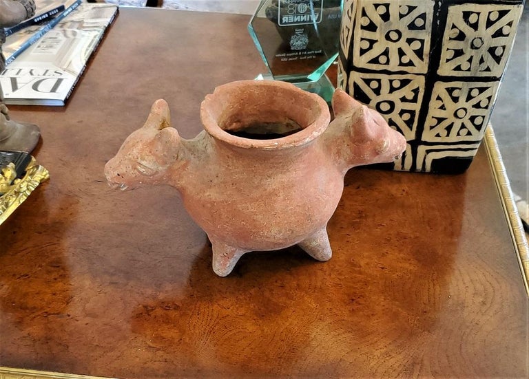 Pre-Columbian Pottery Vessel with Cat Heads For Sale 1