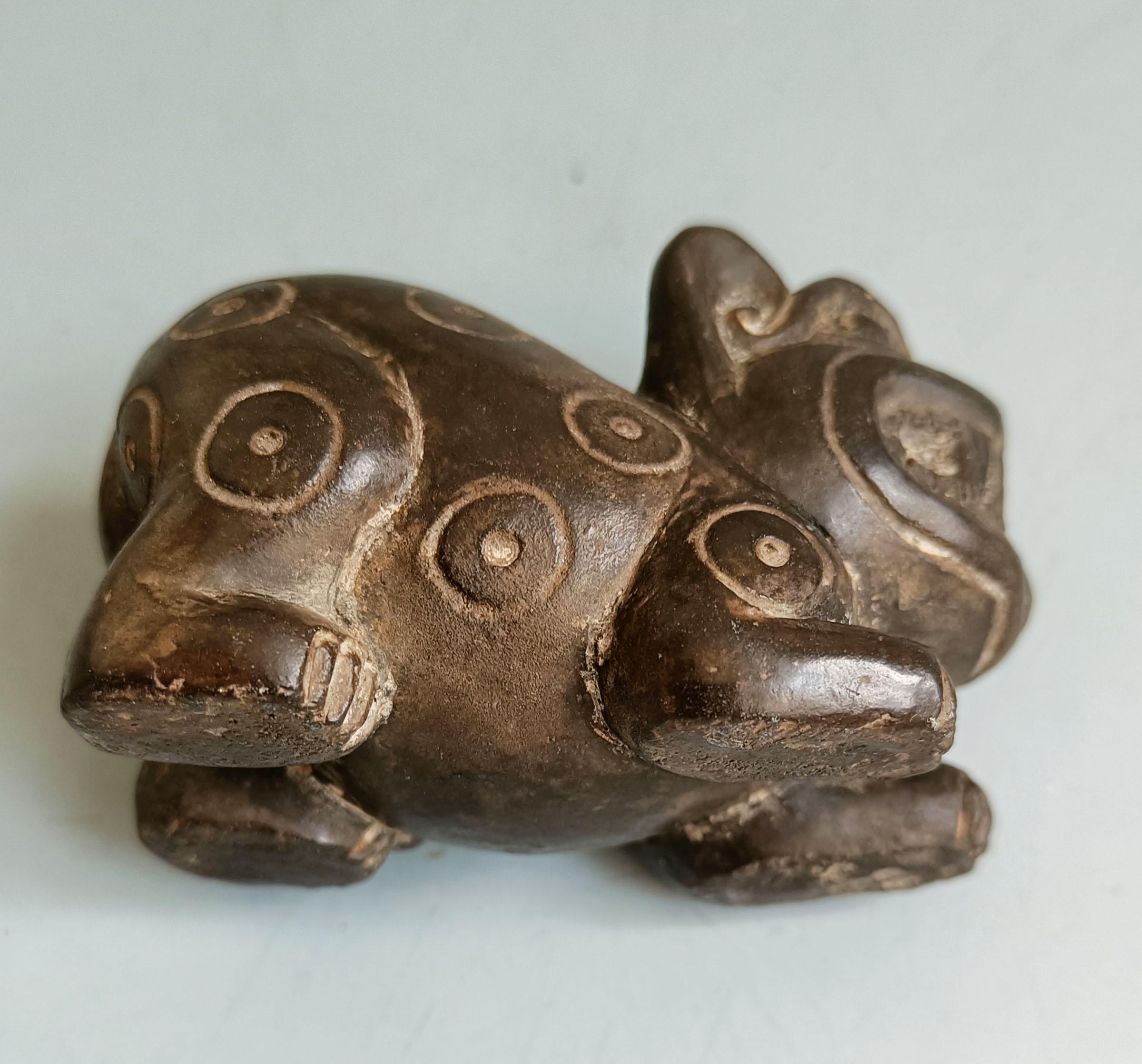 Pre-Columbian Small Chavin Feline Lime vessel ancient south America In Fair Condition For Sale In London, GB