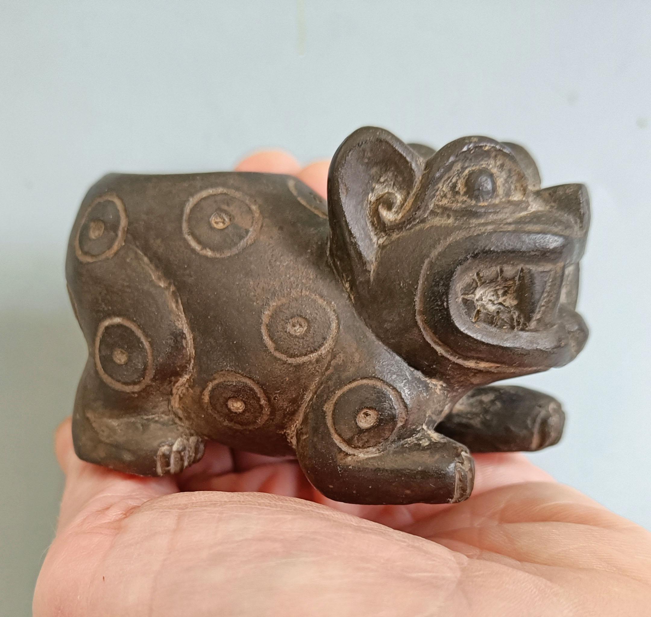 18th Century and Earlier Pre-Columbian Small Chavin Feline Lime vessel ancient south America For Sale