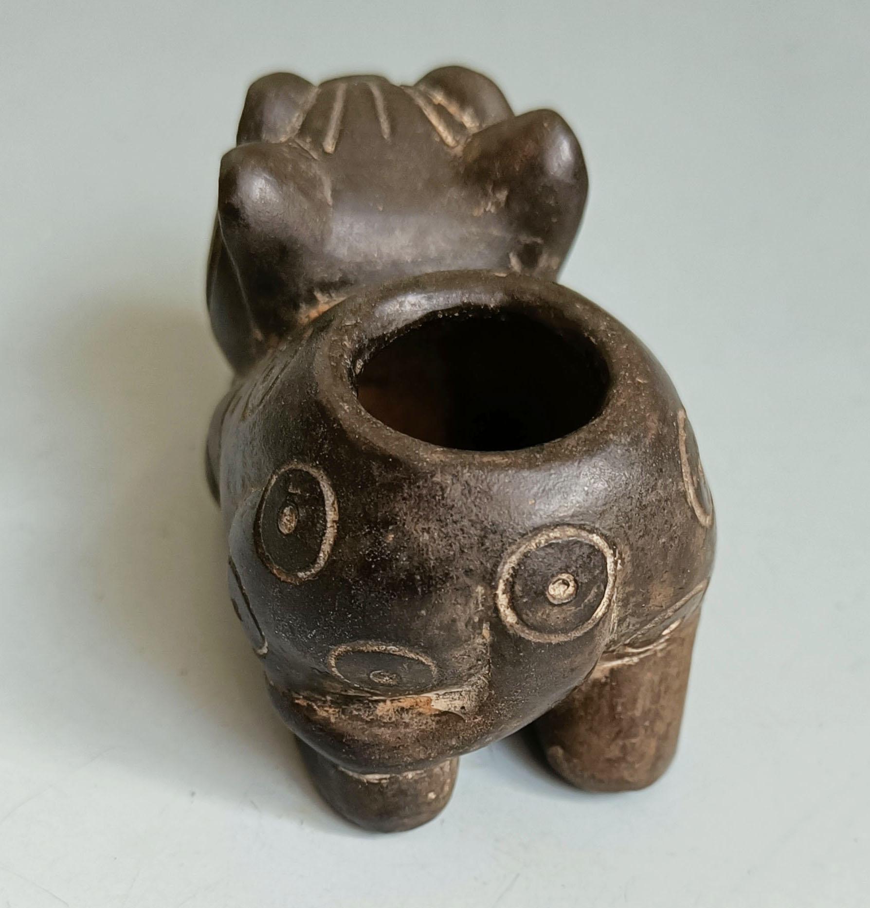 Pottery Pre-Columbian Small Chavin Feline Lime vessel ancient south America For Sale