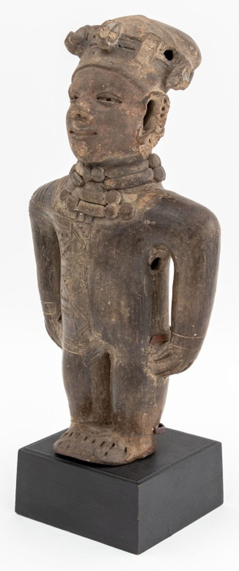Precolombiano Pre-Columbian Standing Male Nude Figure in vendita