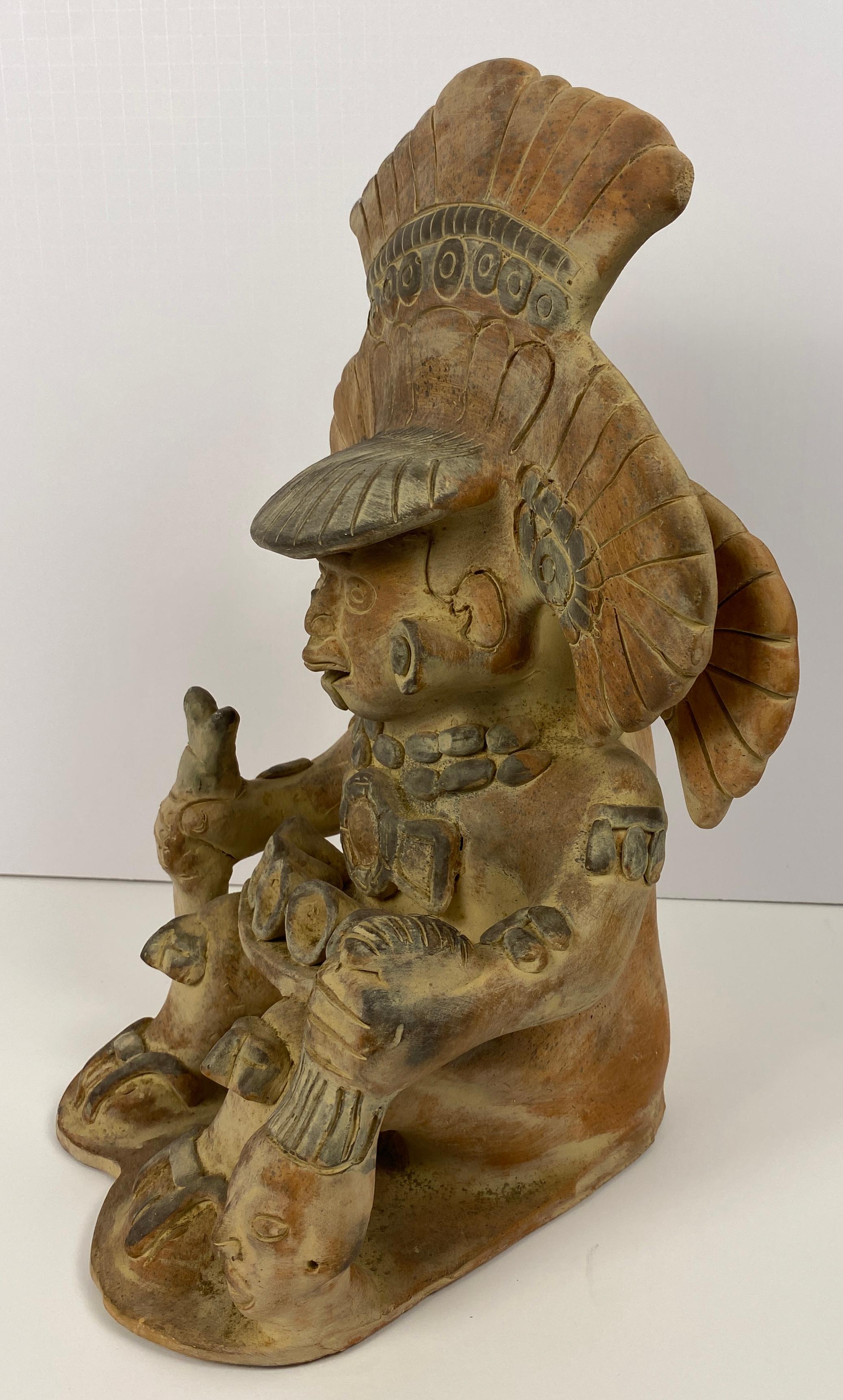 Estatua Mexicana de Terracota Estilo Precolombino, Escultura Figurativa de Arcilla Moldeada siglo XX en venta