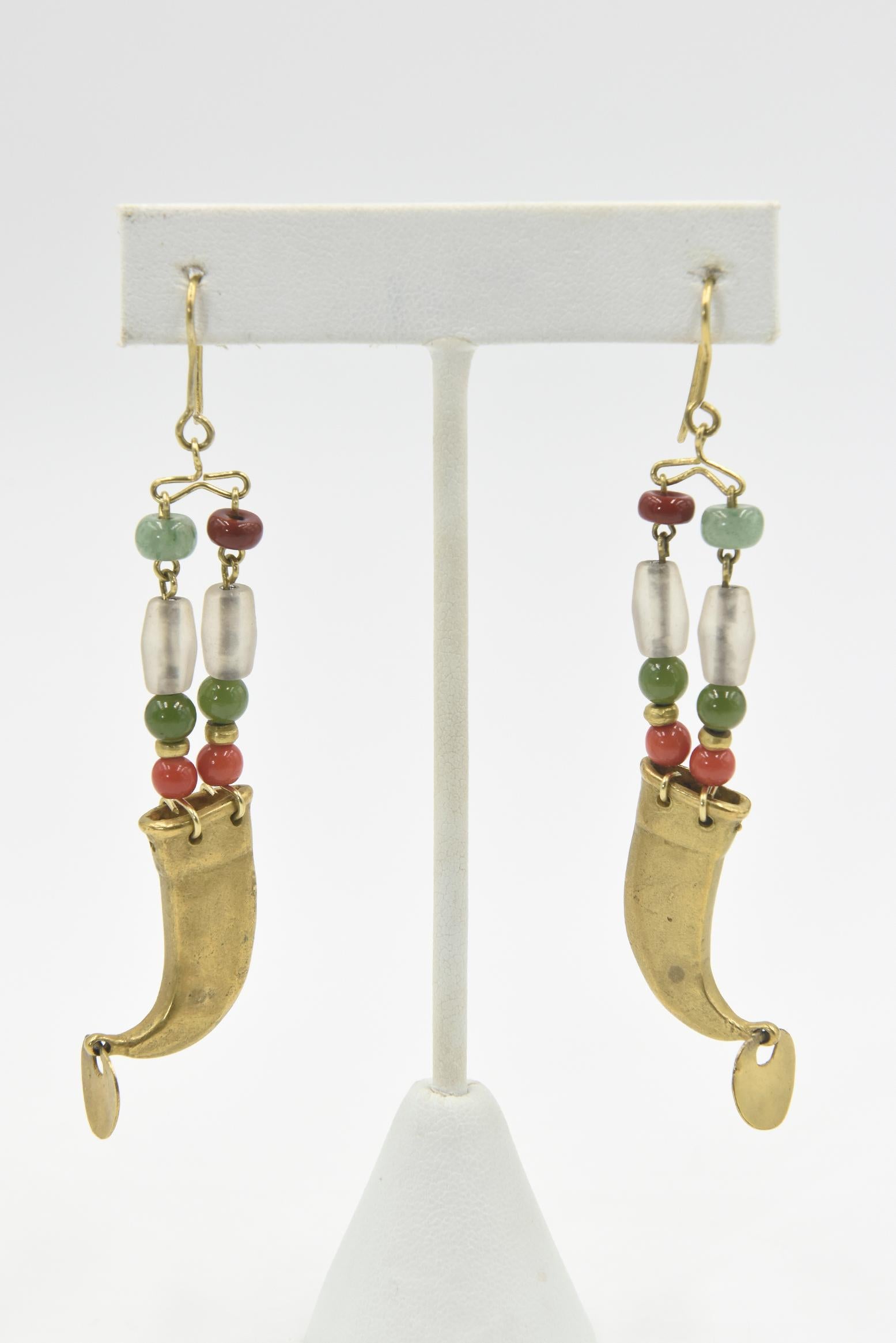 Halskette/Armband/Ohrring im präkolumbianischen Stil, Sinu Tumbaga Toucan-Tooth Edelstein im Angebot 1