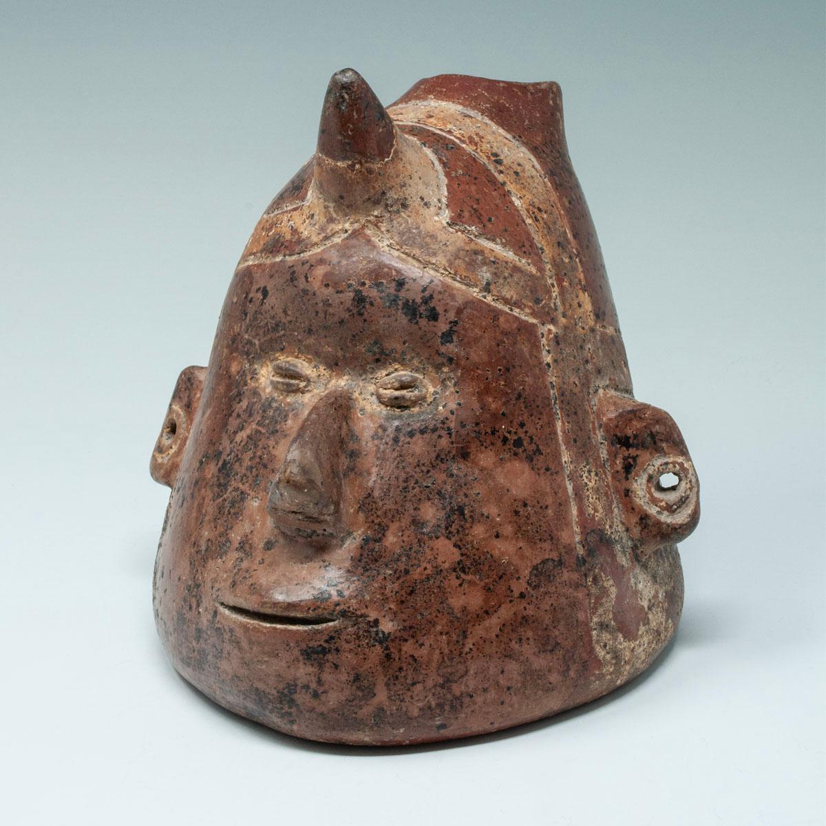 Terracotta Vaso Pre-Columbian a forma di testa di sciamano, Colima, Messico occidentale in vendita