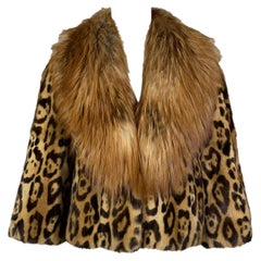 Pre-Fall 2009 Christian Dior John Galliano Chaqueta recortada de piel de zorro con estampado de jaguar