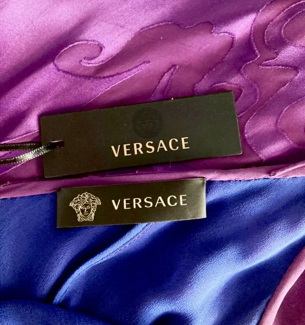 Pre-Fall 2011 Look #5 Versace Purple Floral Gown Dress 38 - 2 In New Condition For Sale In Montgomery, TX