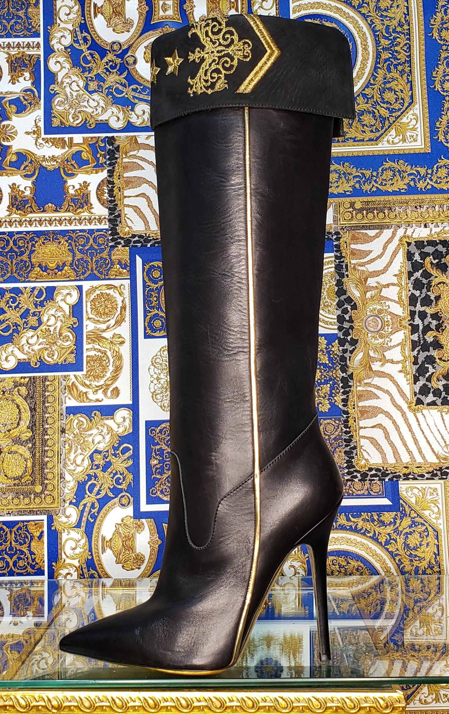 Women's Pre-Fall 2013 L# 8 VERSACE MILITARY BLACK LEATHER KNEE BOOTS w/EMBROIDERY 40-10 For Sale