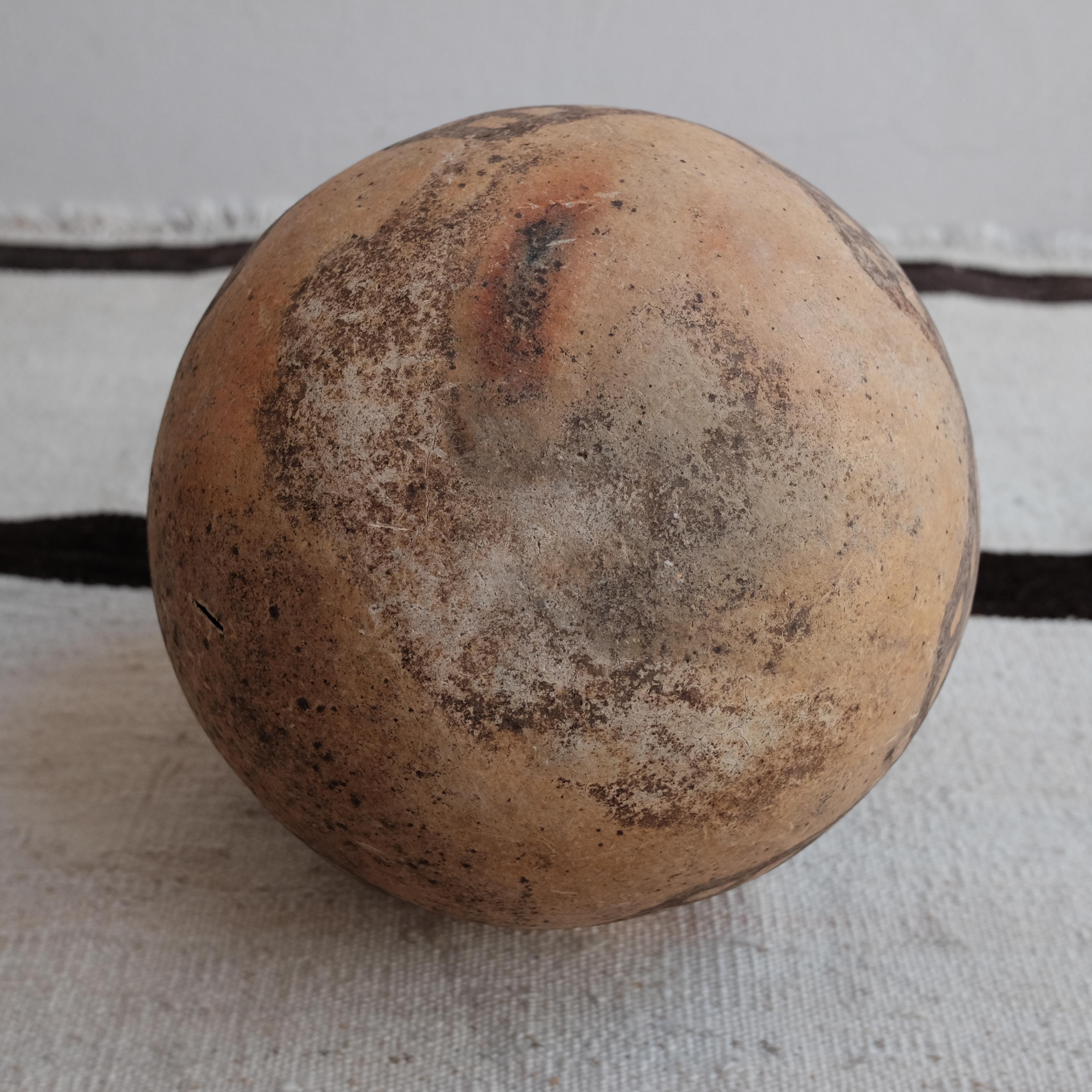 Pre-Hispanic Ceramic Vessel from Nayarit, Mexico In Good Condition For Sale In San Miguel de Allende, Guanajuato