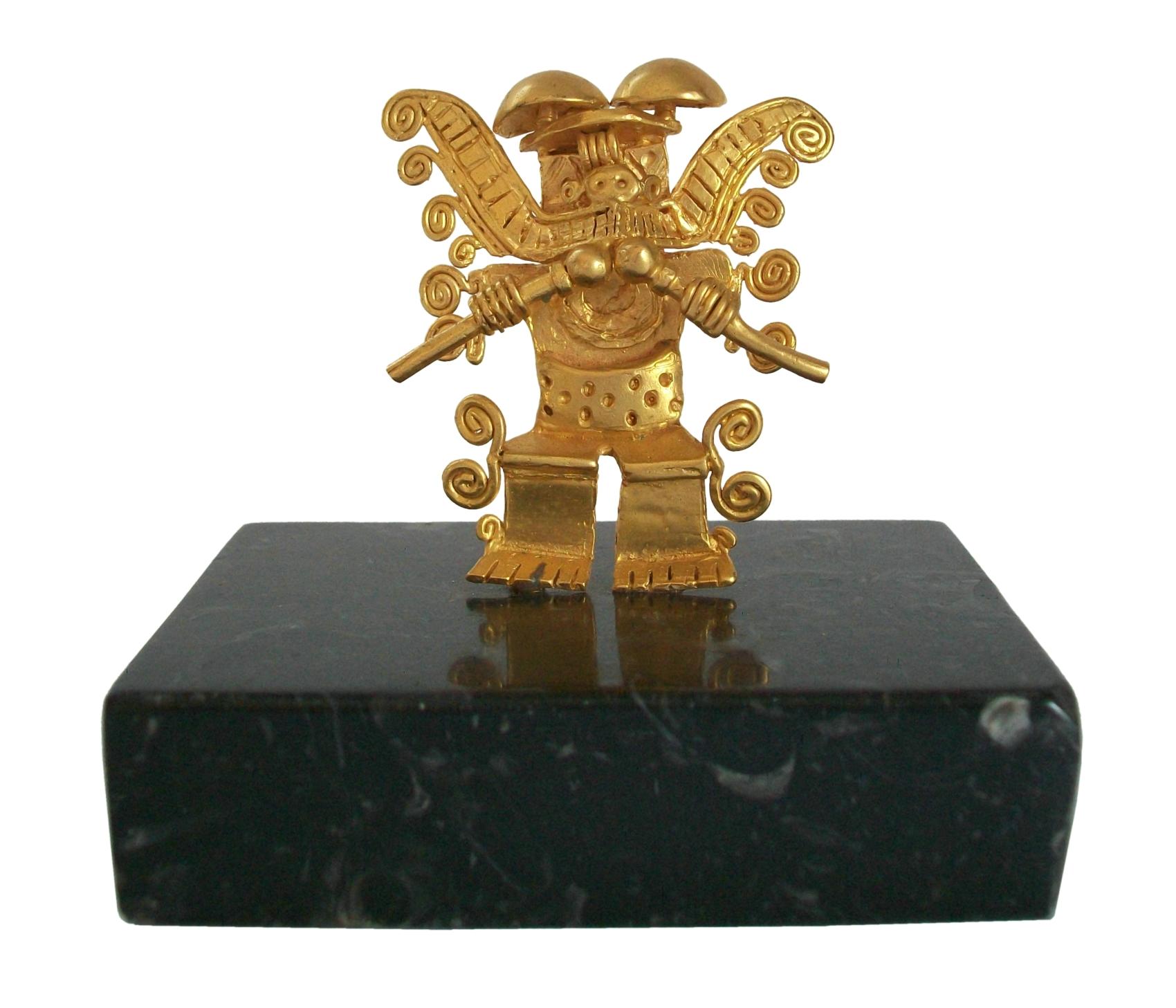 GALERIA MUSEO DE ORO - Vintage museum reproduction Pre-Hispanic artifact - gold plated bronze - marble plinth - original presentation box - signed MO on the back of the artifact - Columbia - circa 1980's.

Excellent vintage condition - minor chip