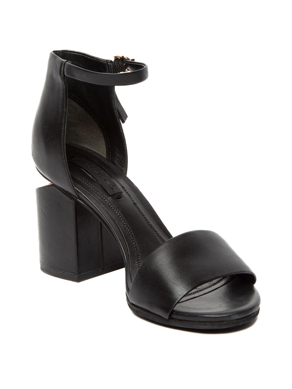 CONDITION is Fair. Wear to leather is evident. Wear to insole and outsole, faded leather on straps, and scratches are evident on this used Alexander Wang designer resale item. Details Abby style collection Black Leather Sandal style Open toe heel
