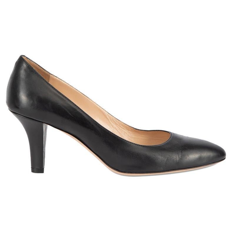 Pre-Loved Bally Women's Black Leather Mid Heel Pumps For Sale at 1stDibs