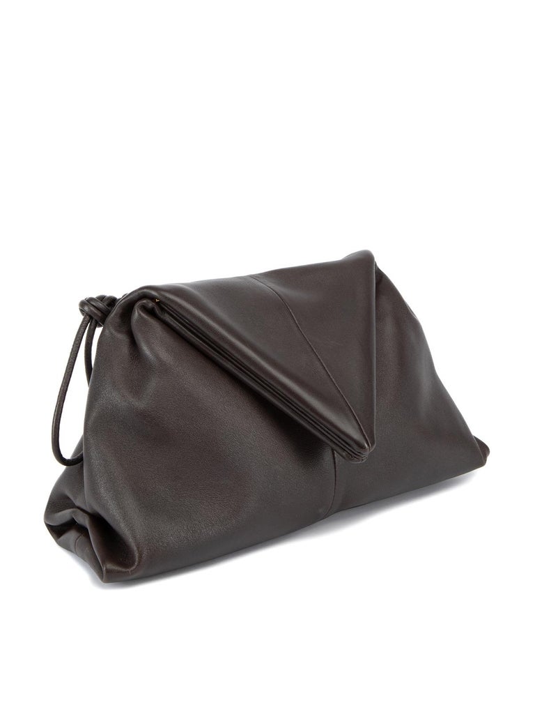 CONDITION is Very good. Minimal wear to bag is evident. Minimal wear/scuffs to leather exterior around the corners on this used Bottega Veneta designer resale item. This item comes with the original dust bag. Details Brown Leather Clutch Signature V