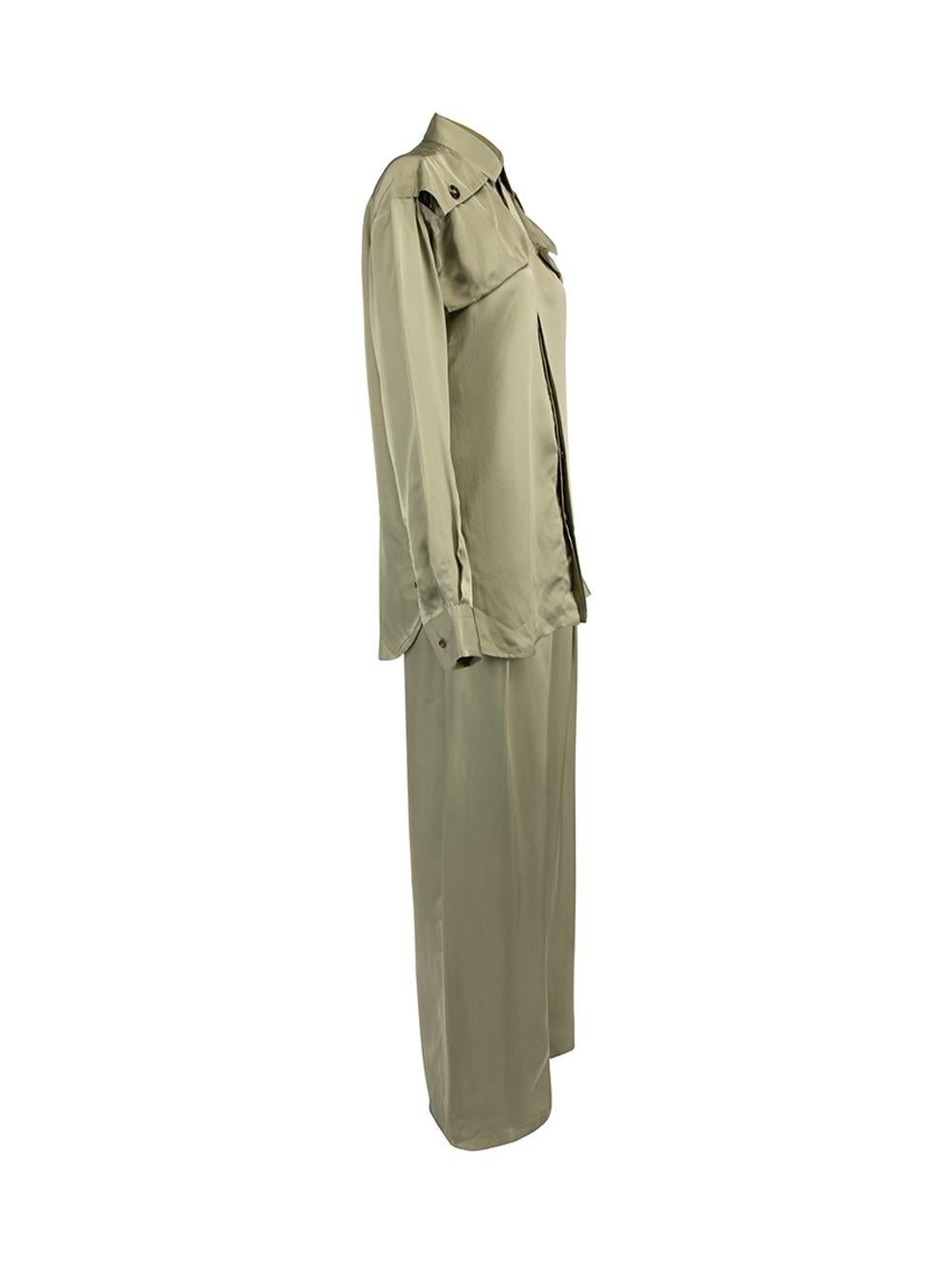 CONDITION is Very good. Hardly any visible wear to matching set is evident. There is a few loose threads on this used Bottega Veneta designer resale item. (Size 40) Shirt is from Pre Spring 2020, (Size 38) trousers is from Pre Fall 2019. Details