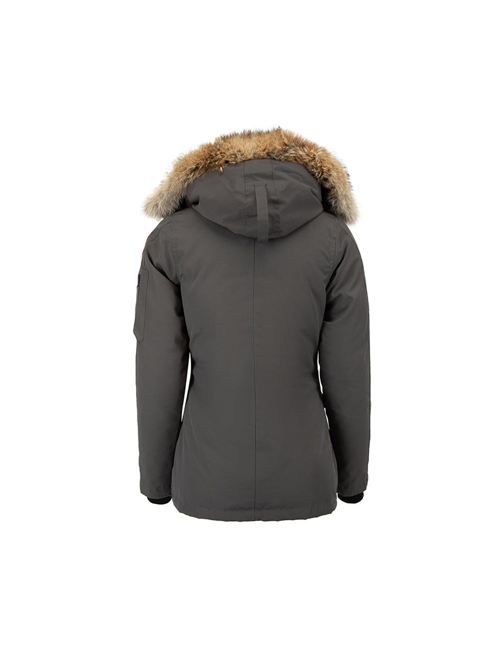 CONDITION is Very good. Minimal wear to coat is evident. Minimal wear to the outer fabric where faint marks can be seen at the shoulder. There is also some wear to the material of the pockets and the seam lines on the side of this used Canada Goose