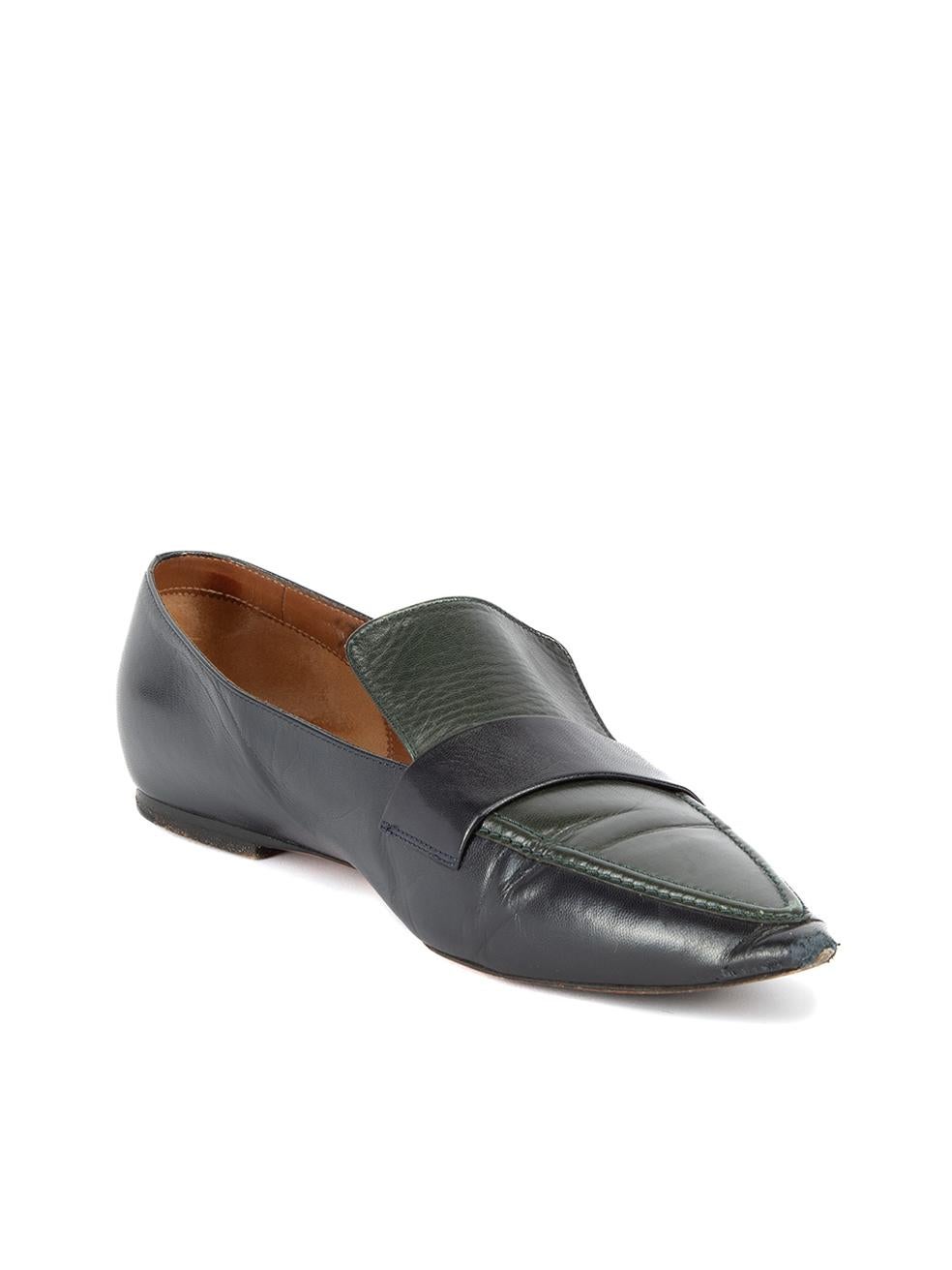 CONDITION is Good. Minor wear to loafers is evident. Light wear to exterior leather material, visible peeling can be seen on the shoe tip on this used Céline designer resale item. This item comes with original dustbag and shoebox. Details Black and