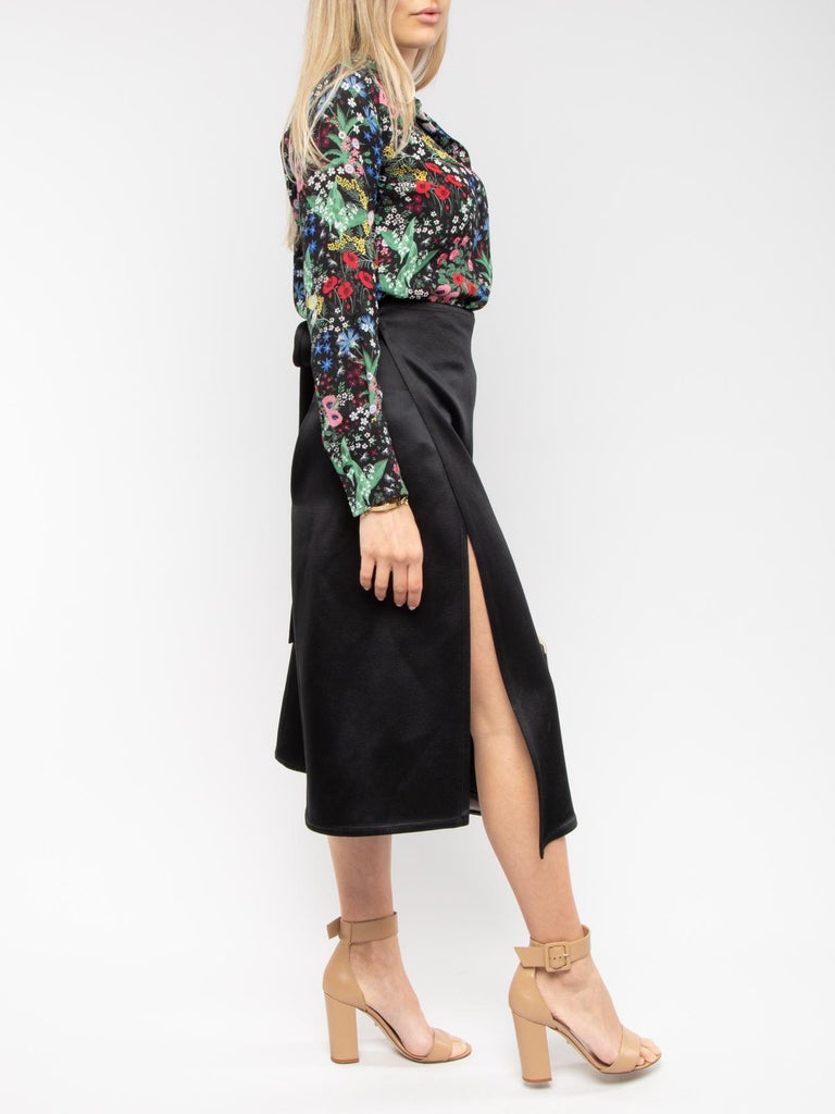 Black Pre-Loved Céline Women's Satin Wrapped Midi Skirt For Sale