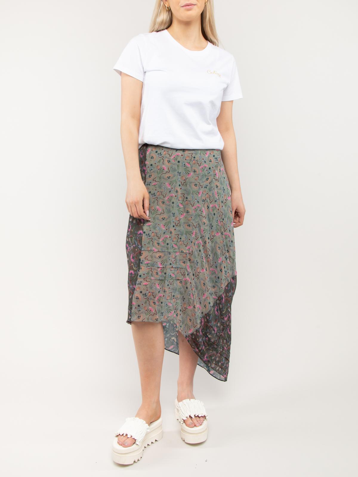 CONDITION is Very good. Some wear to skirt is evident. Minimal signs of use, such as loose threads on this used Chloe designer resale item. Details Multicolour Viscose Asymmetric long Skirt Loose fit Zip fastenting on back Interior lining silk Made