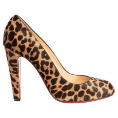 Pre-Loved Christian Louboutin Damenschuhe mit runder Zehe aus Ponyhaar mit Leopardenmuster und Absatz
