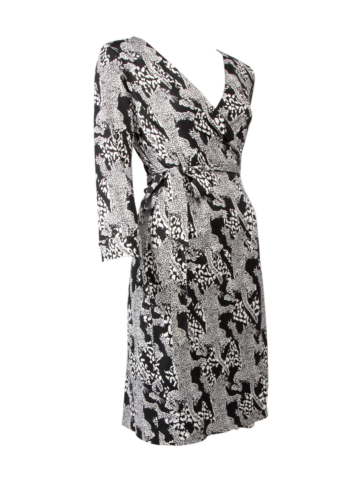 CONDITION is Very good. Hardly any visible wear to dress is evident on this used Diane Von Furstenberg designer resale item. Details Black and white Leopard print Silk Wrap dress V Neck Knee length Short sleeves Made in China Composition 100% (silk)