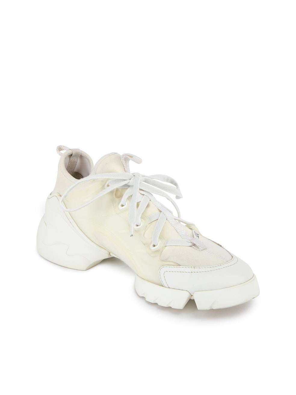 CONDITION is Very good. Minimal wear to trainers is evident. Minimal wear to exterior leather material and scuffs can be seen on the rubber sole on this used Dior designer resale item. This item comes with original dustbags. Details White Cloth