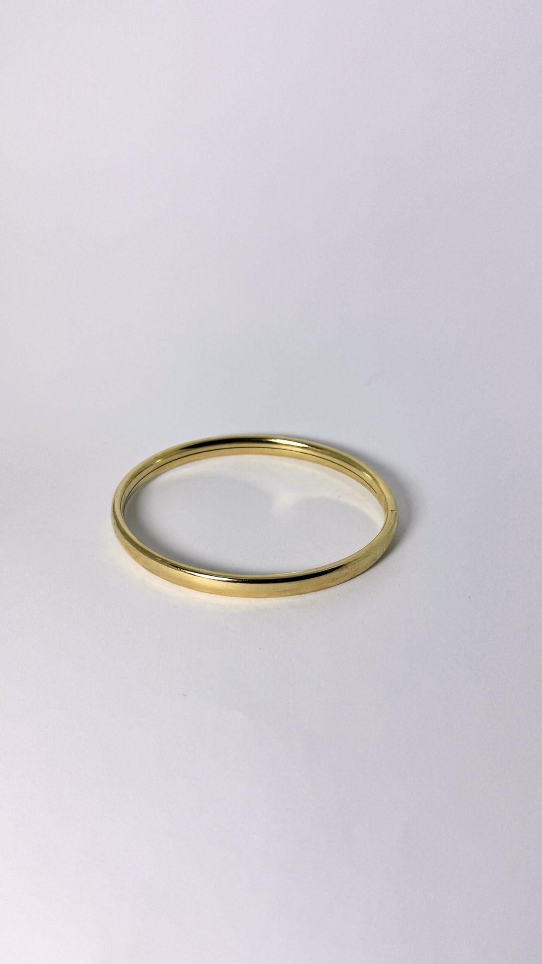 Really beautiful timeless and classic bracelet of 14 carat yellow gold and features a bucket clasp.  The inner measure of this oval bracelet is about 64 mm which is a regular fit for bangle bracelets. The height of the bracelet is 6 mm. Weighs about