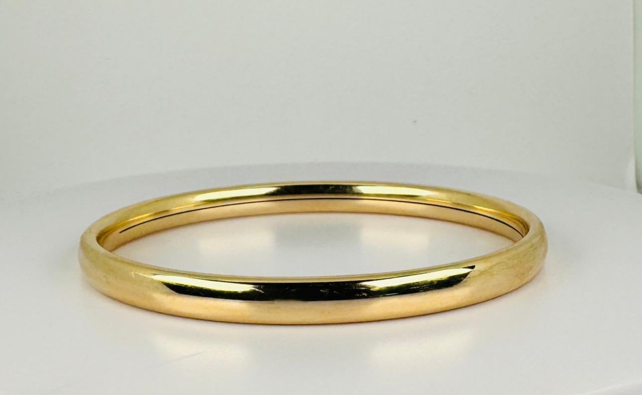 Bracciale bangle in oro giallo 14k - classico - 64 mm chiusura sicura a secchiello in vendita 1