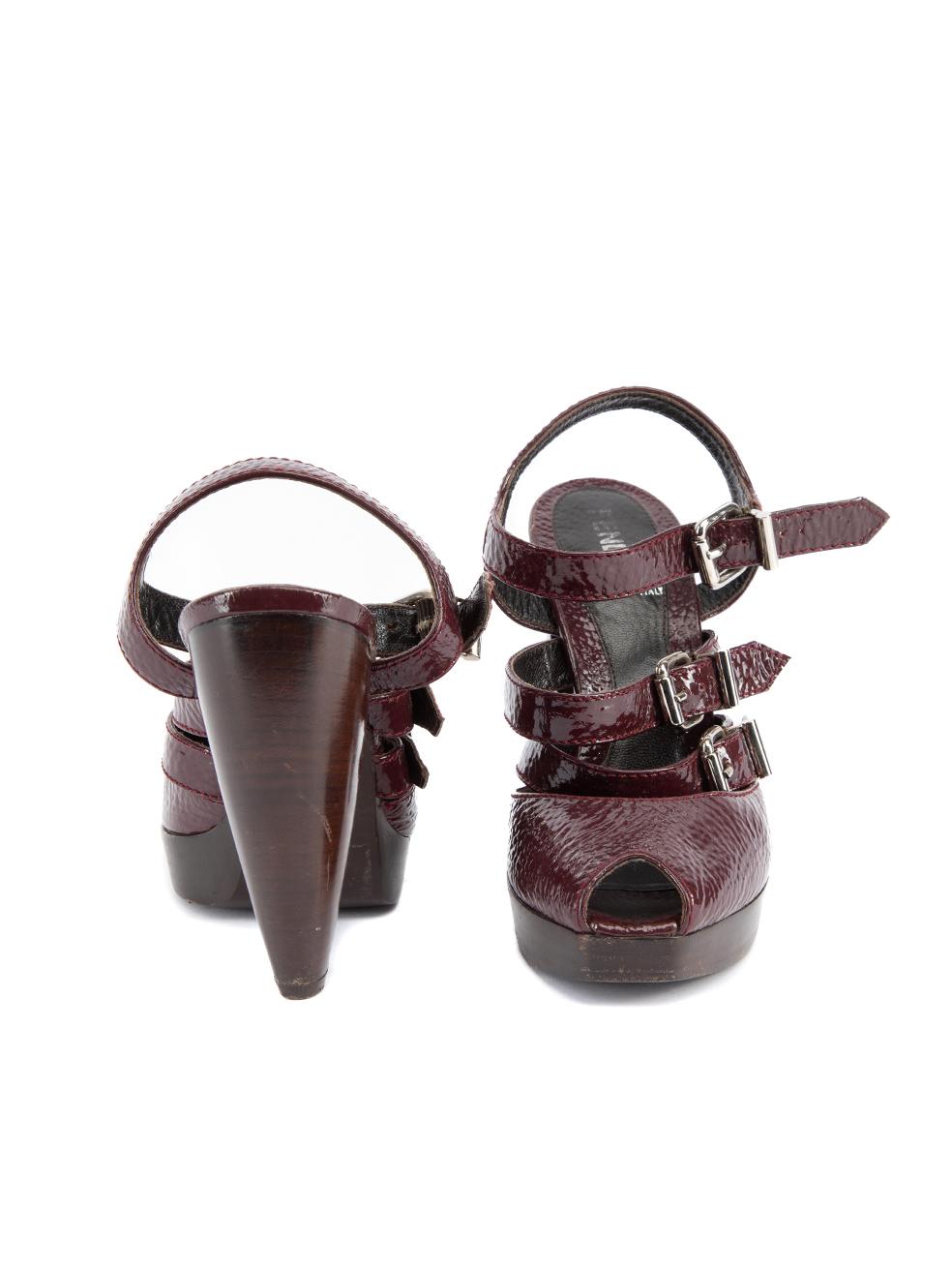 Pre-Loved Fendi Damen''s Burgunderfarbene Lackleder-Schnalle mit Peep Toe Heels im Zustand „Hervorragend“ im Angebot in London, GB