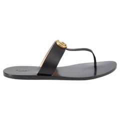 Pre-Loved Gucci Damen''s Schwarze Marmont-Leder-Thong-Sandalen mit doppeltem G