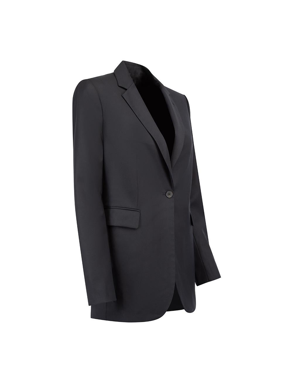 CONDITION is Very good. Minimal wear to blazer is evident. Minimal wear to the thread near the bottom on this Joseph designer resale item. Details Black Wool Single breasted blazer Buttoned cuffs Shoulder padded Front side pockets with flap Back